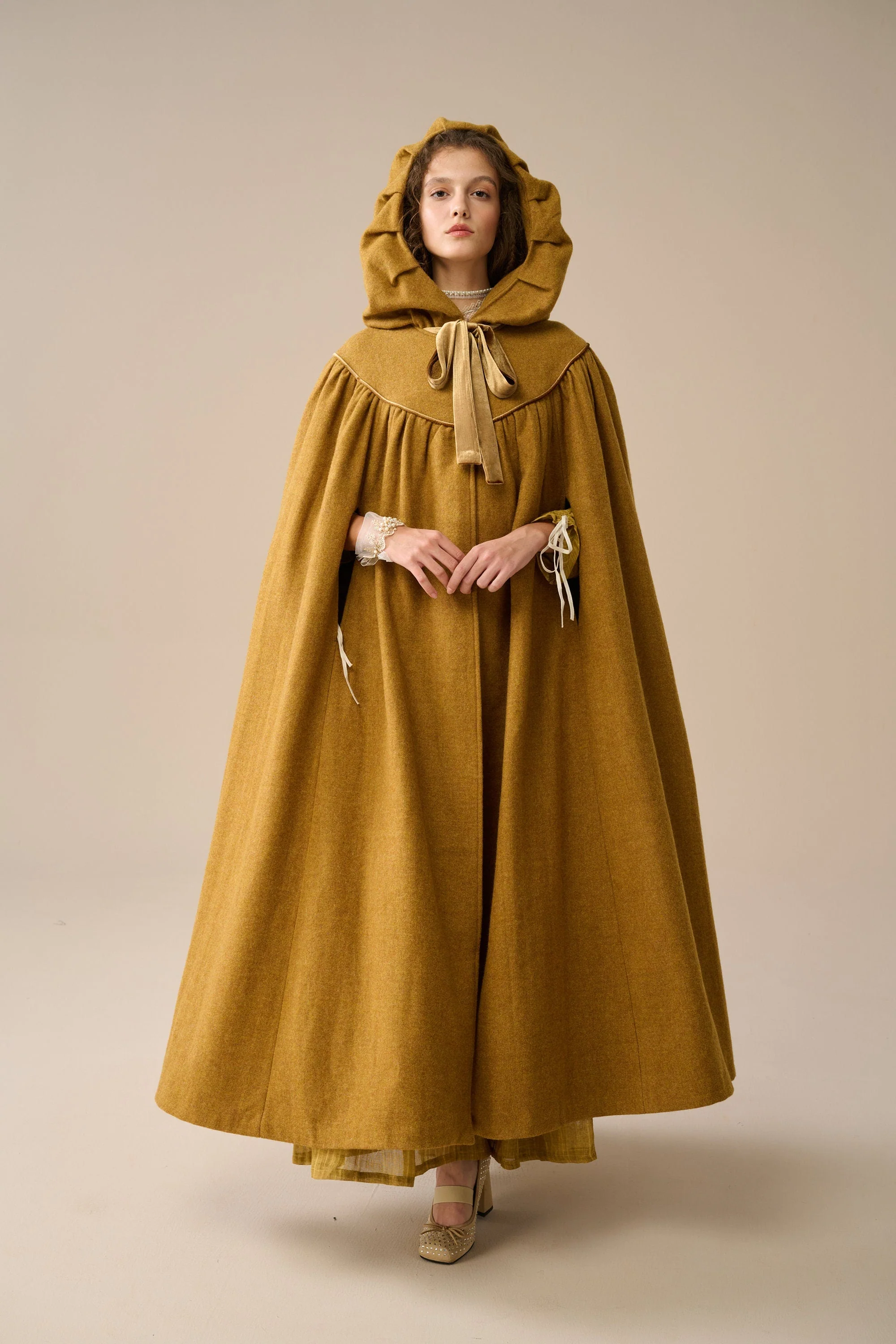 Perfumer 33 | hooded wool cloak - Image 2