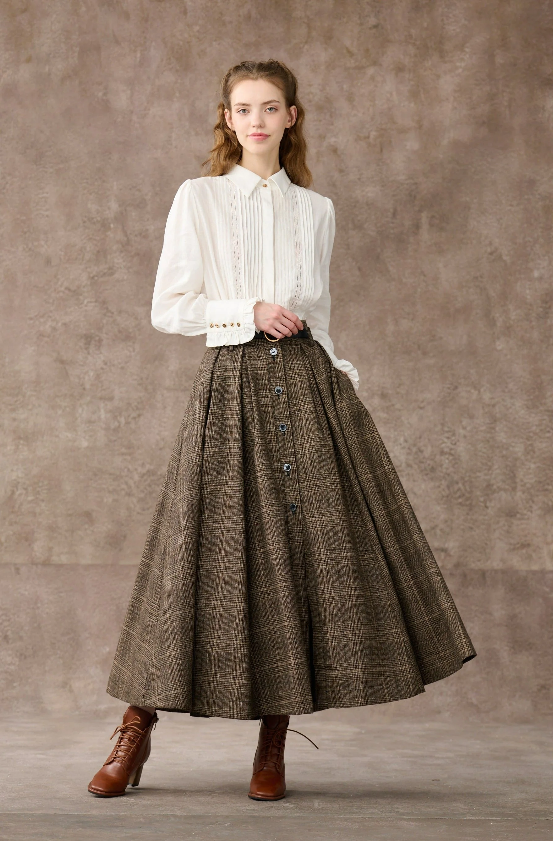 Santal 3 | Striped Wool Skirt in black - Image 17
