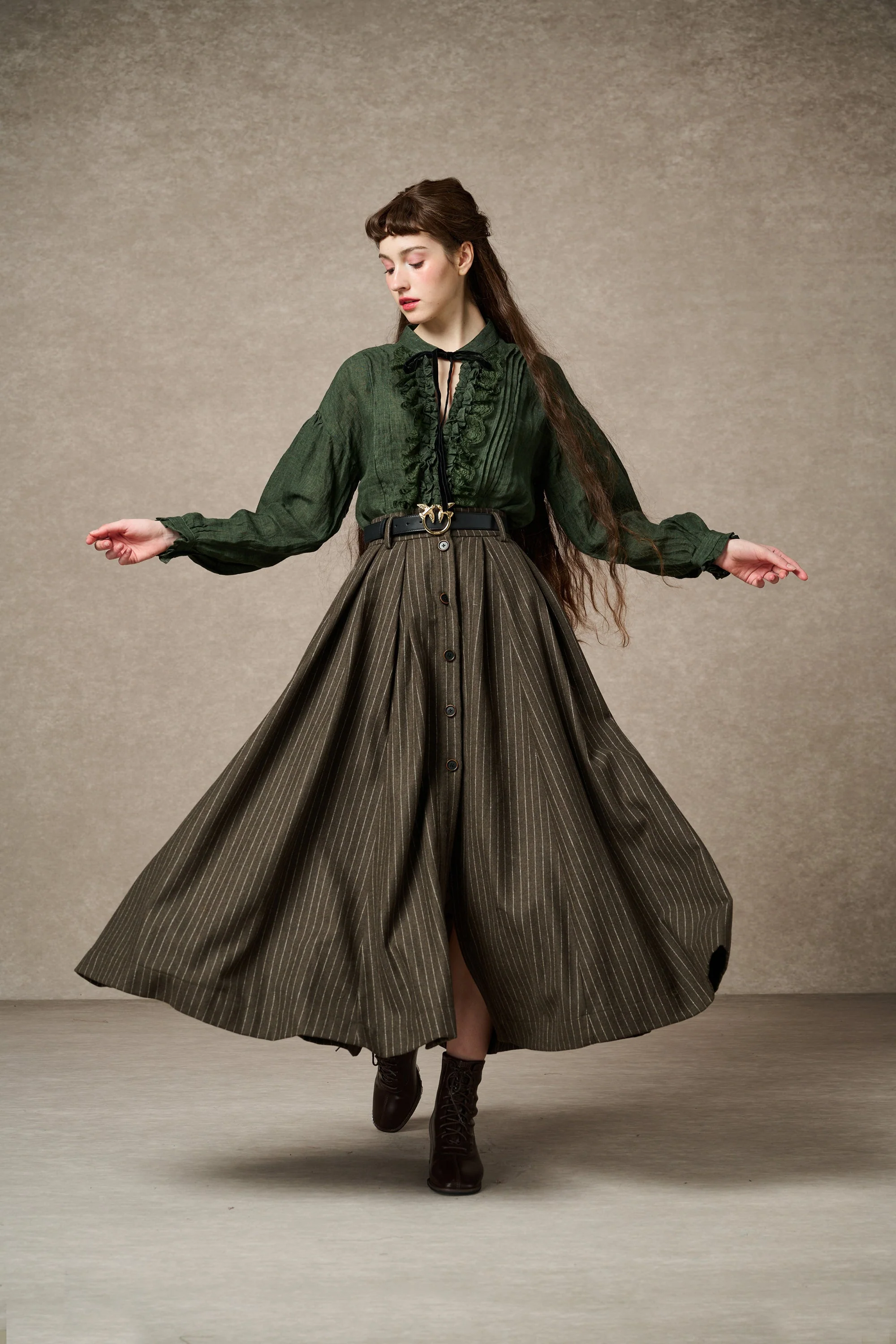 Santal 3 | Striped Wool Skirt in black - Image 19