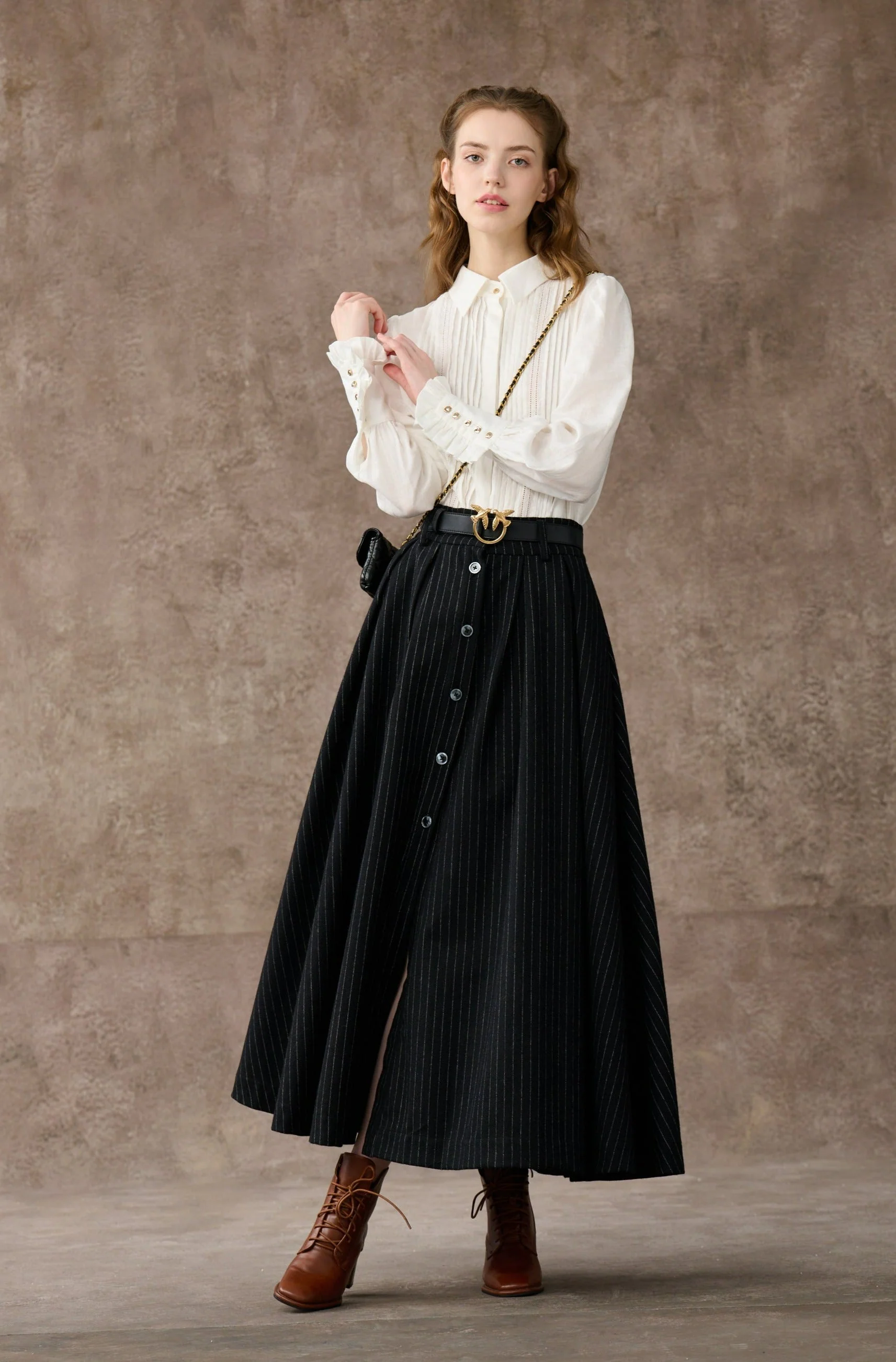 Santal 3 | Striped Wool Skirt in black - Image 5